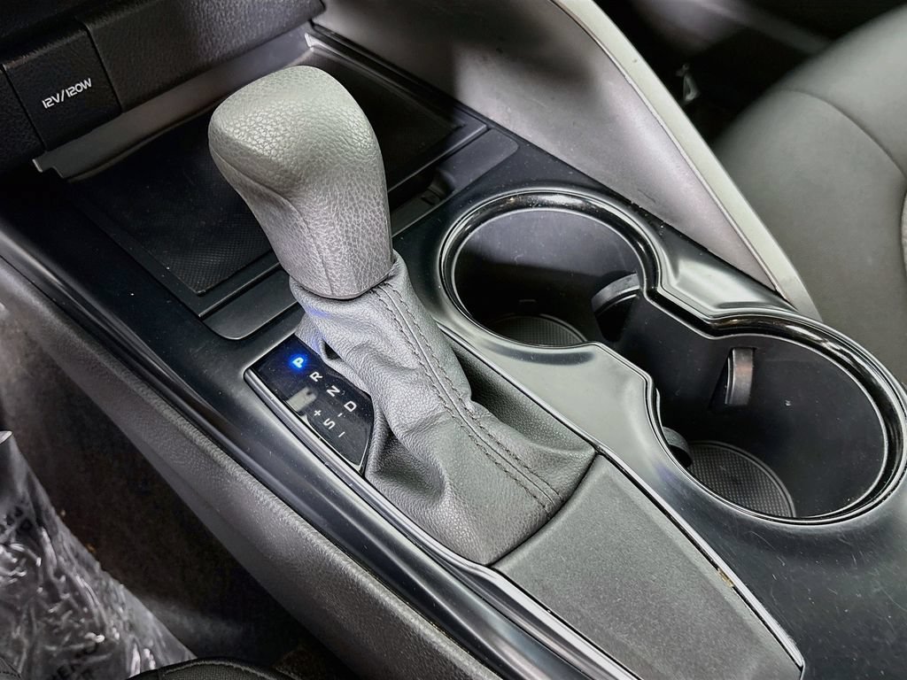 Used 2020 Toyota Camry LE FWD image 18