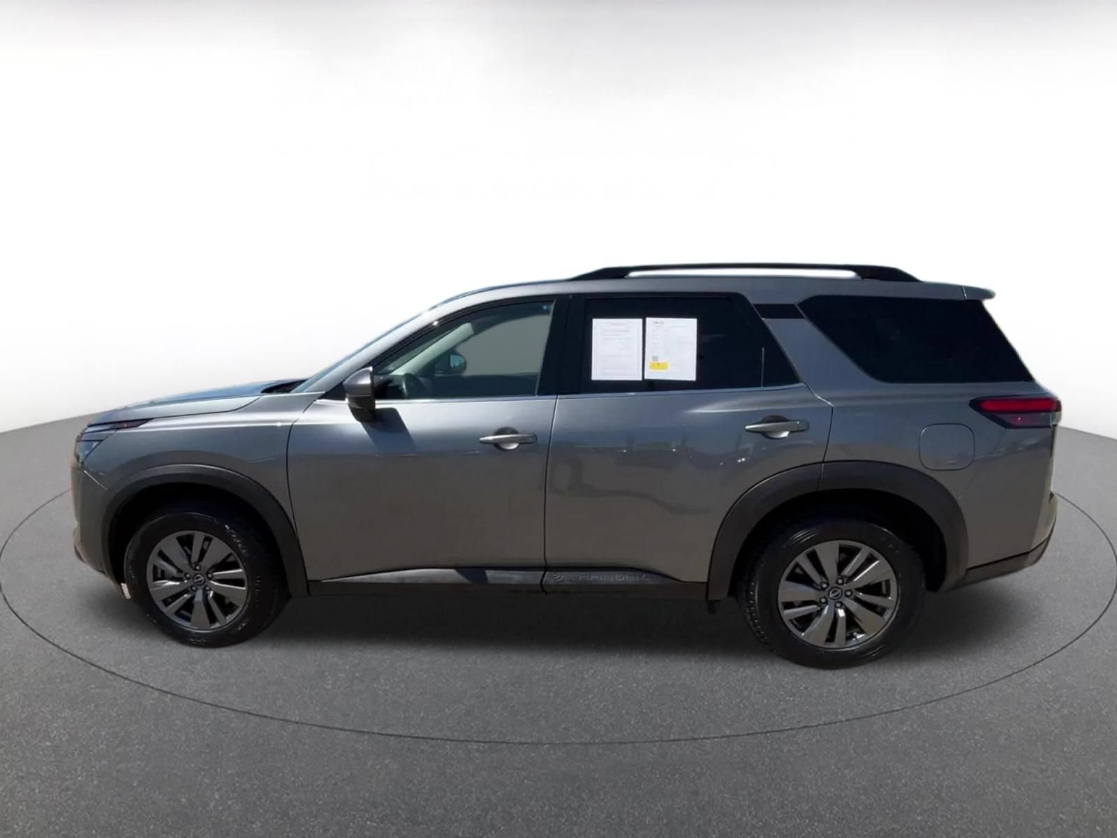 Used 2025 Nissan Pathfinder SV FWD image 9