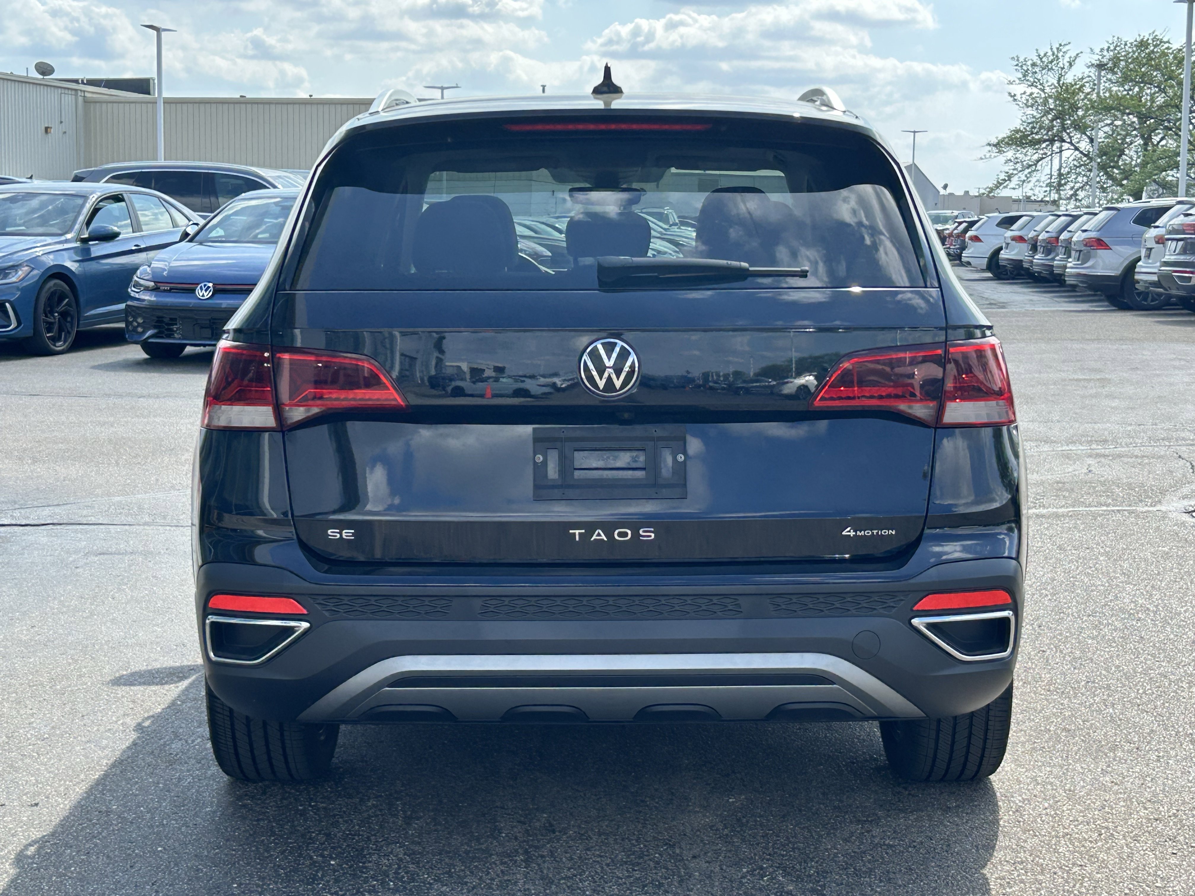 Certified 2023 Volkswagen Taos SE w/ Panoramic Sunroof Package AWD/4WD image 6