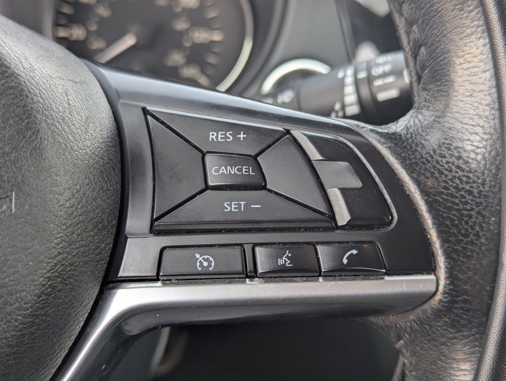 Used 2019 Nissan Rogue SV AWD/4WD image 18