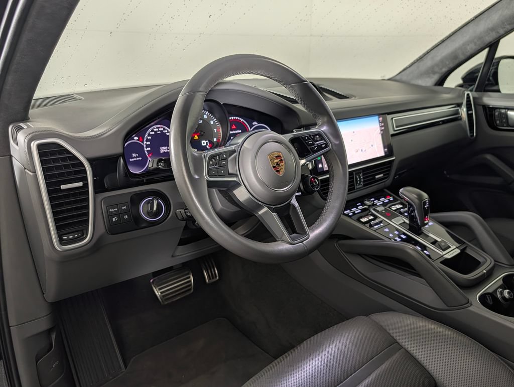 Used 2023 Porsche Cayenne GTS AWD/4WD image 4