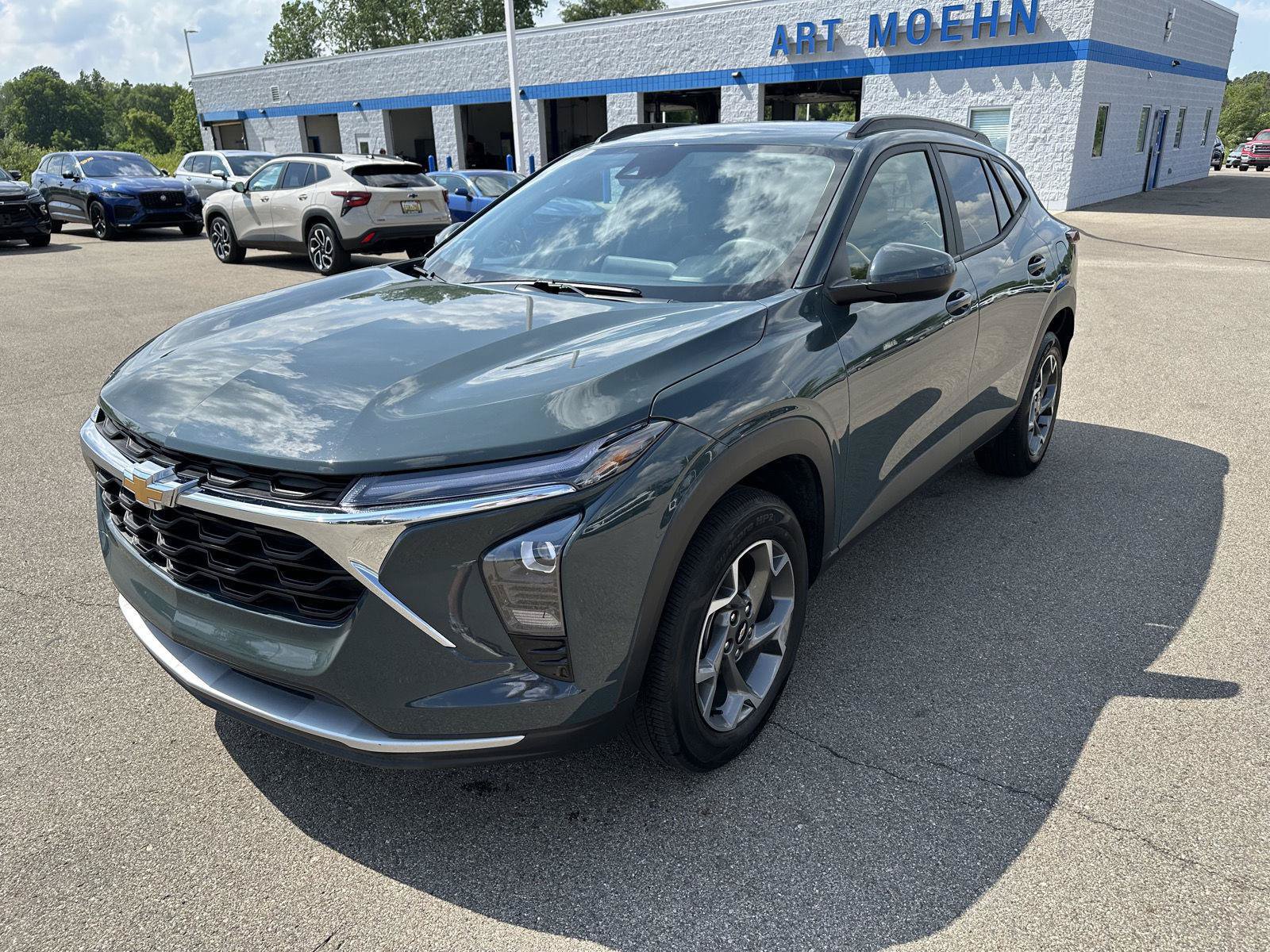 Used 2025 Chevrolet Trax LT FWD image 14