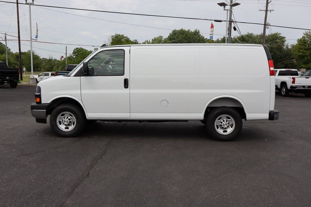 New 2025 Chevrolet Express 3500 w/ Chrome Appearance Package RWD image 18