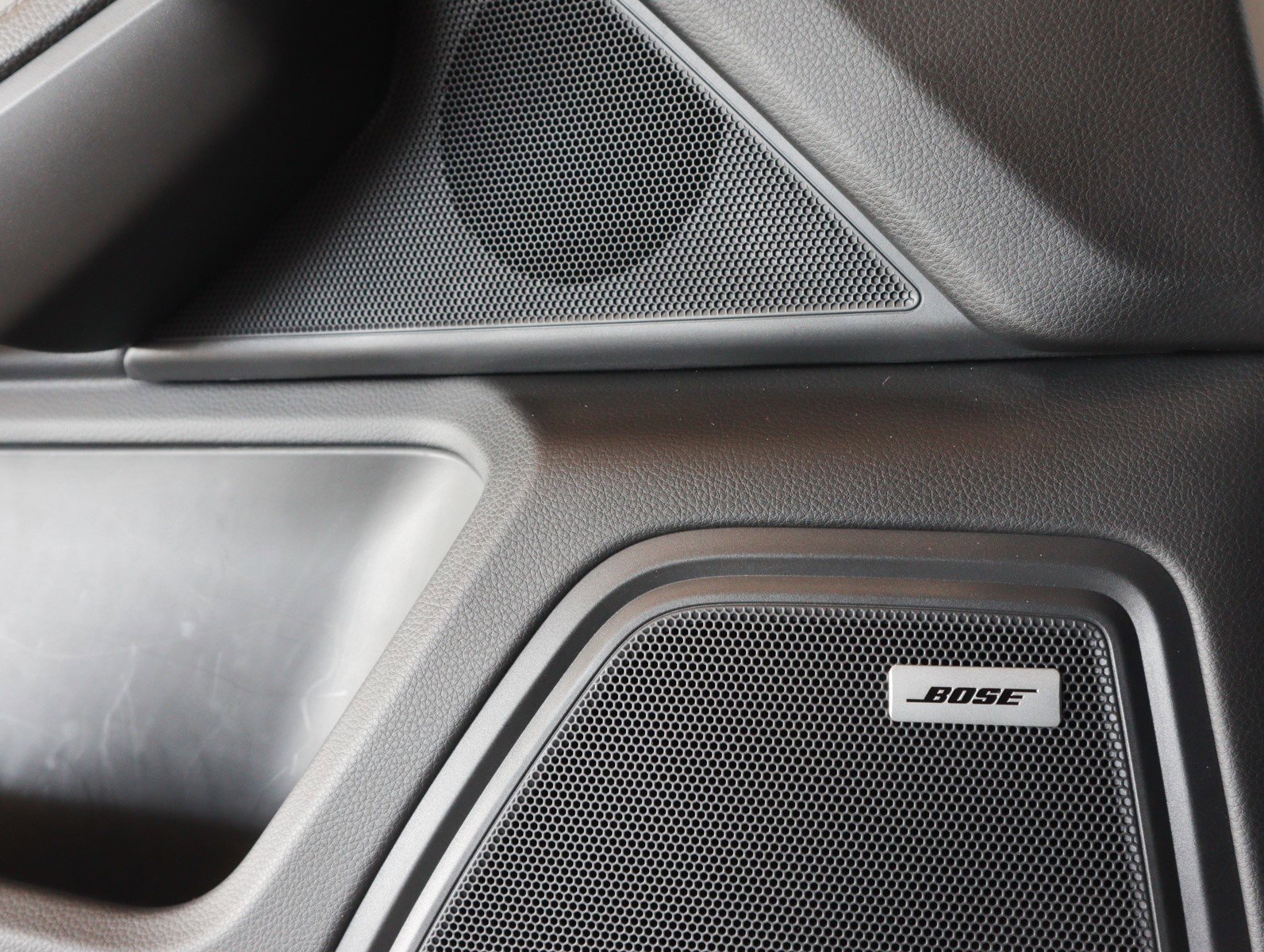 Used 2025 Porsche Macan image 24