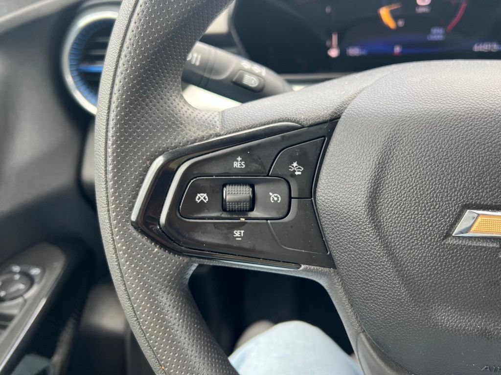 Used 2025 Chevrolet Trax LT FWD image 11