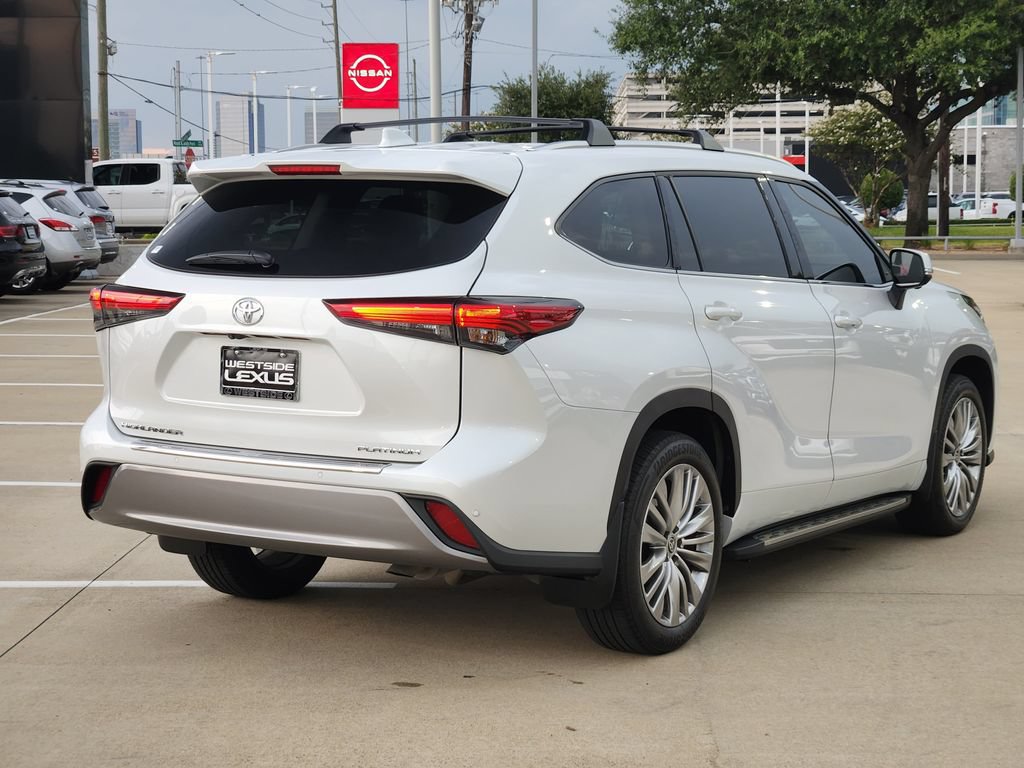 Used 2023 Toyota Highlander Platinum FWD image 7