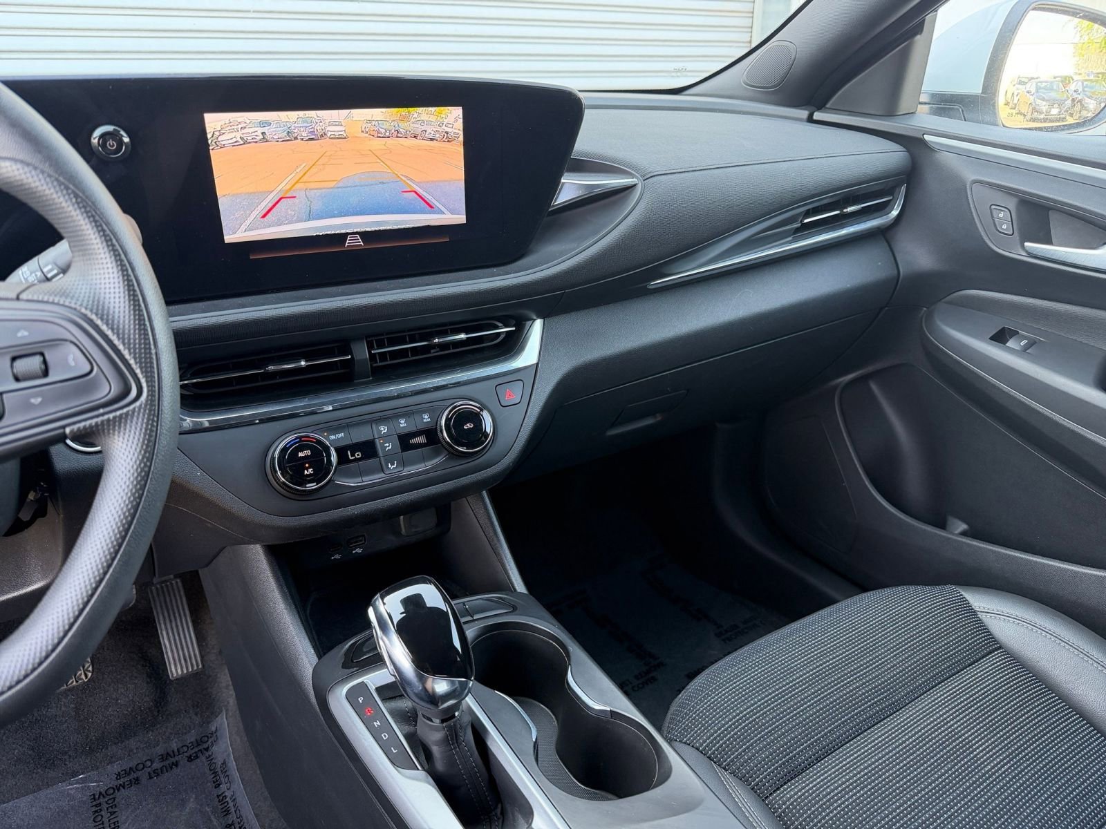 Used 2025 Buick Envista Preferred image 17