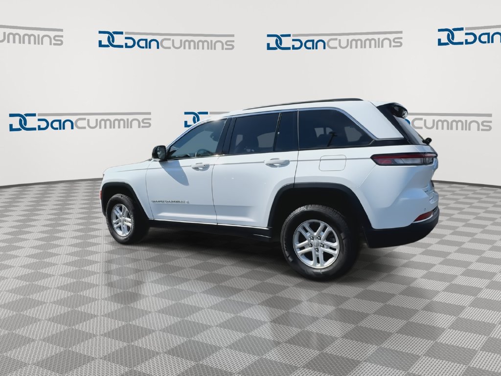 Used 2024 Jeep Grand Cherokee Laredo w/ Luxury Tech Group I AWD/4WD image 6
