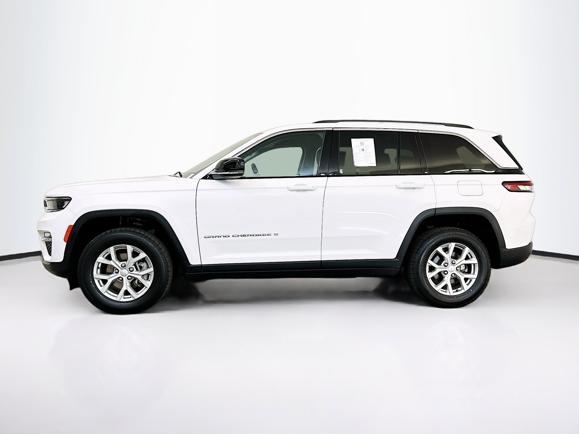 Used 2023 Jeep Grand Cherokee Limited w/ Trailer Tow Prep Group (B) image 4