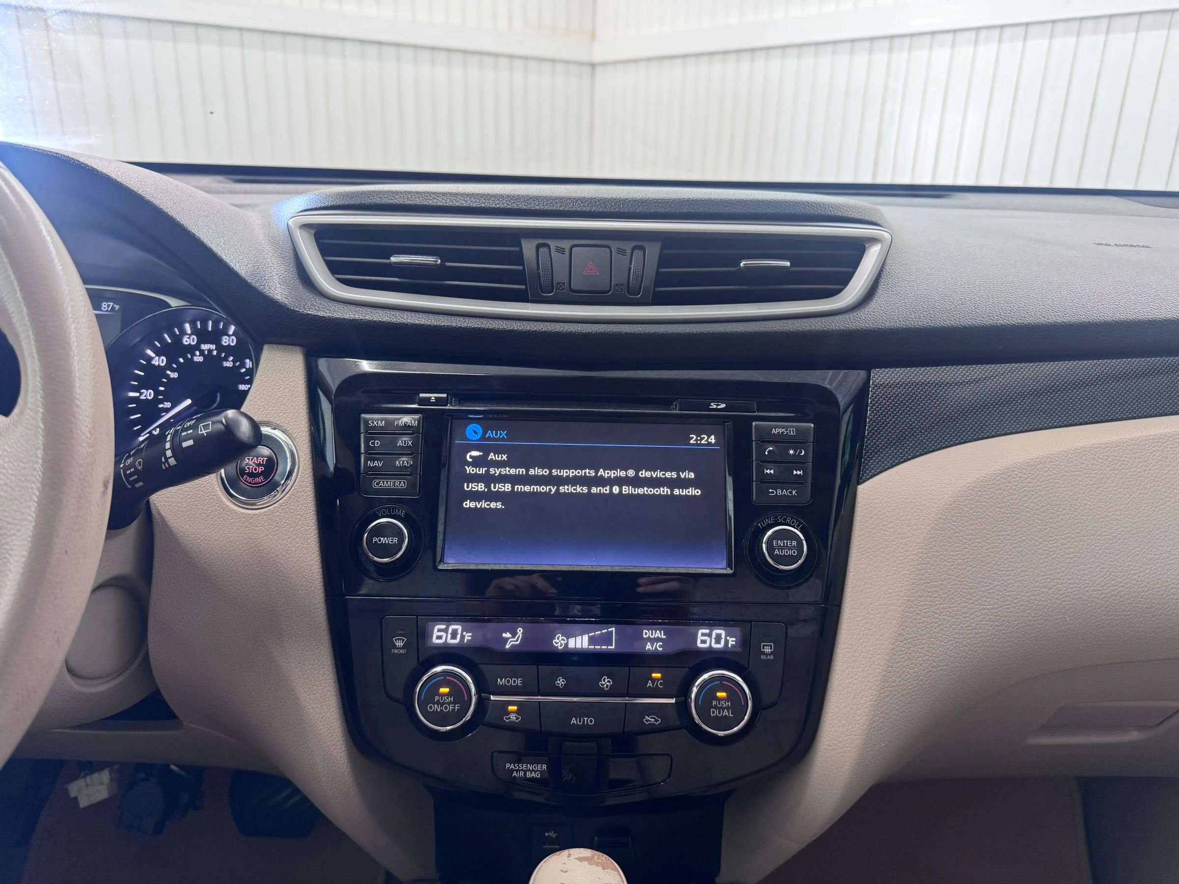 Used 2015 Nissan Rogue SL image 18