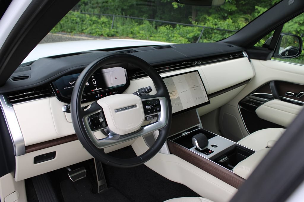 Used 2025 Land Rover Range Rover SE AWD/4WD image 7