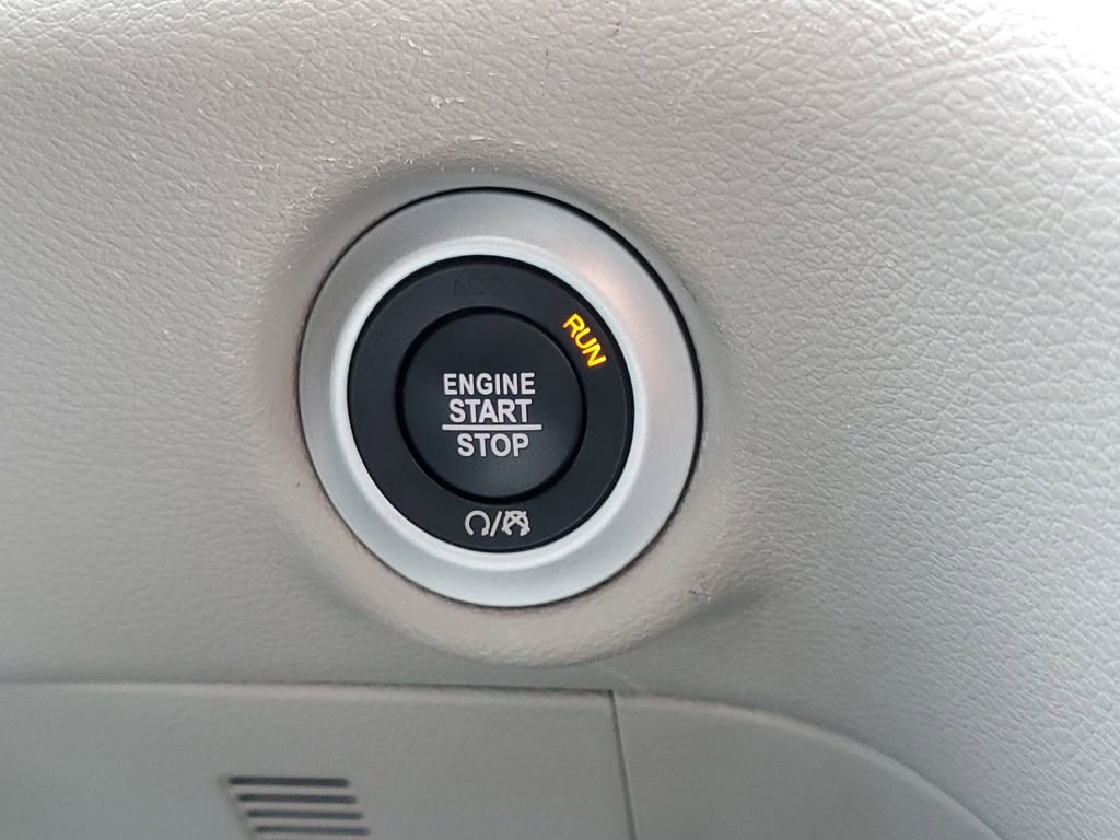 Used 2023 Chrysler Pacifica Touring-L FWD image 29