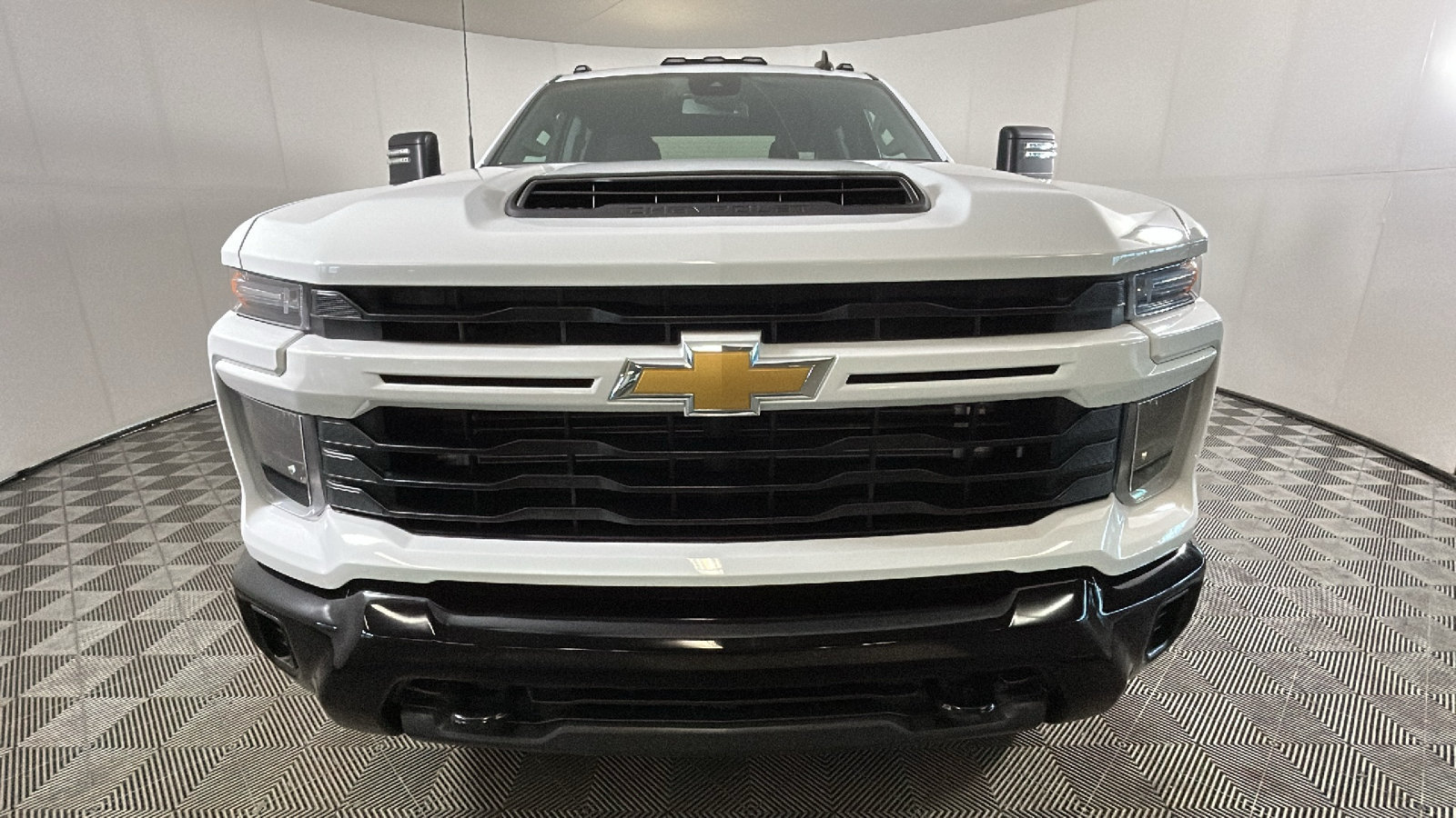 Used 2024 Chevrolet Silverado 2500 Custom w/ Custom Value Package AWD/4WD image 9