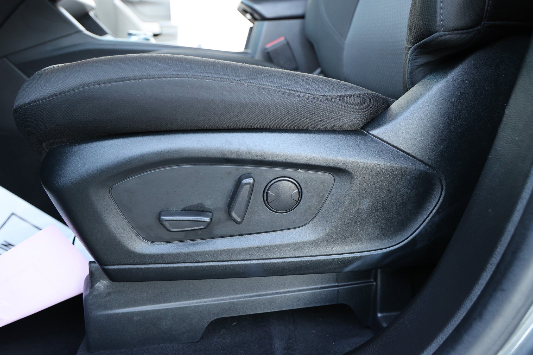 Used 2023 Ford Explorer XLT image 40