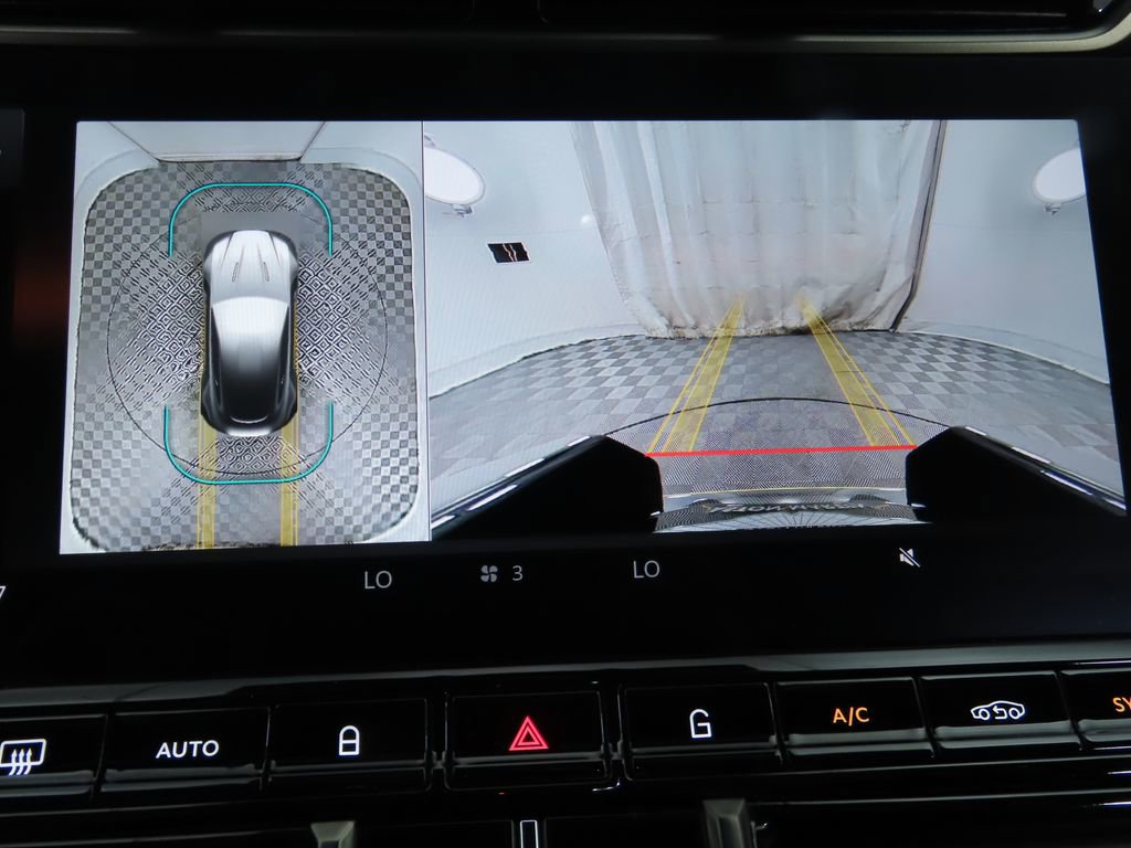 Used 2025 Aston Martin V8 Vantage Coupe image 16