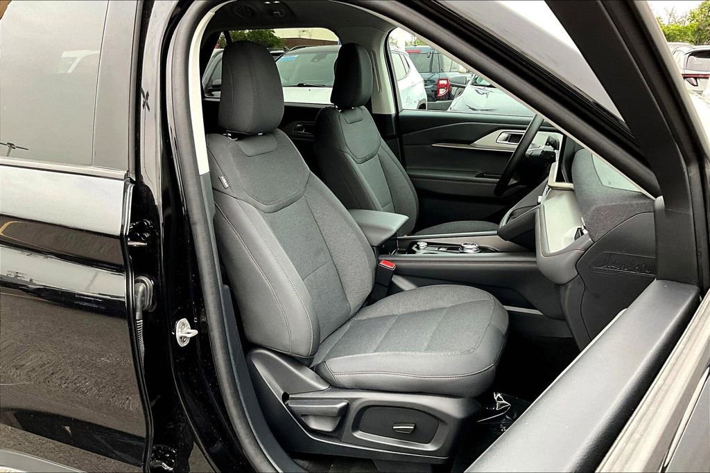 Certified 2025 Ford Explorer Active image 7