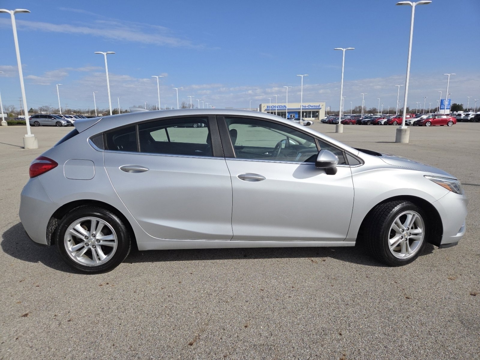 Used 2017 Chevrolet Cruze LT image 14