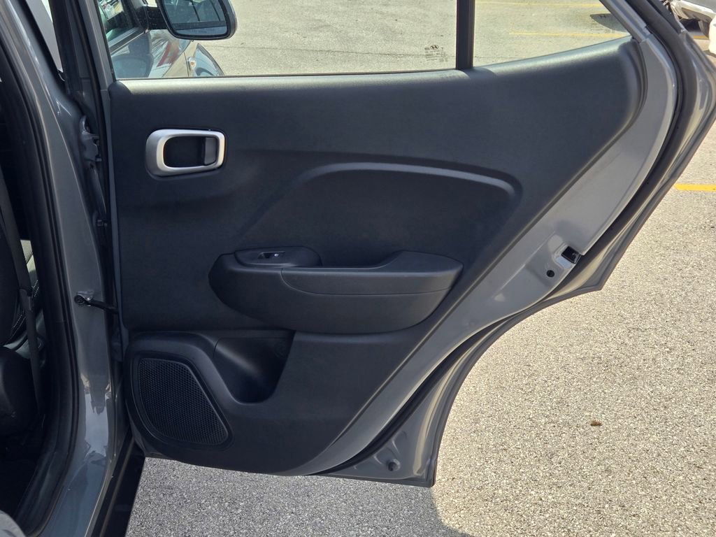 Used 2023 Hyundai Venue SEL image 13