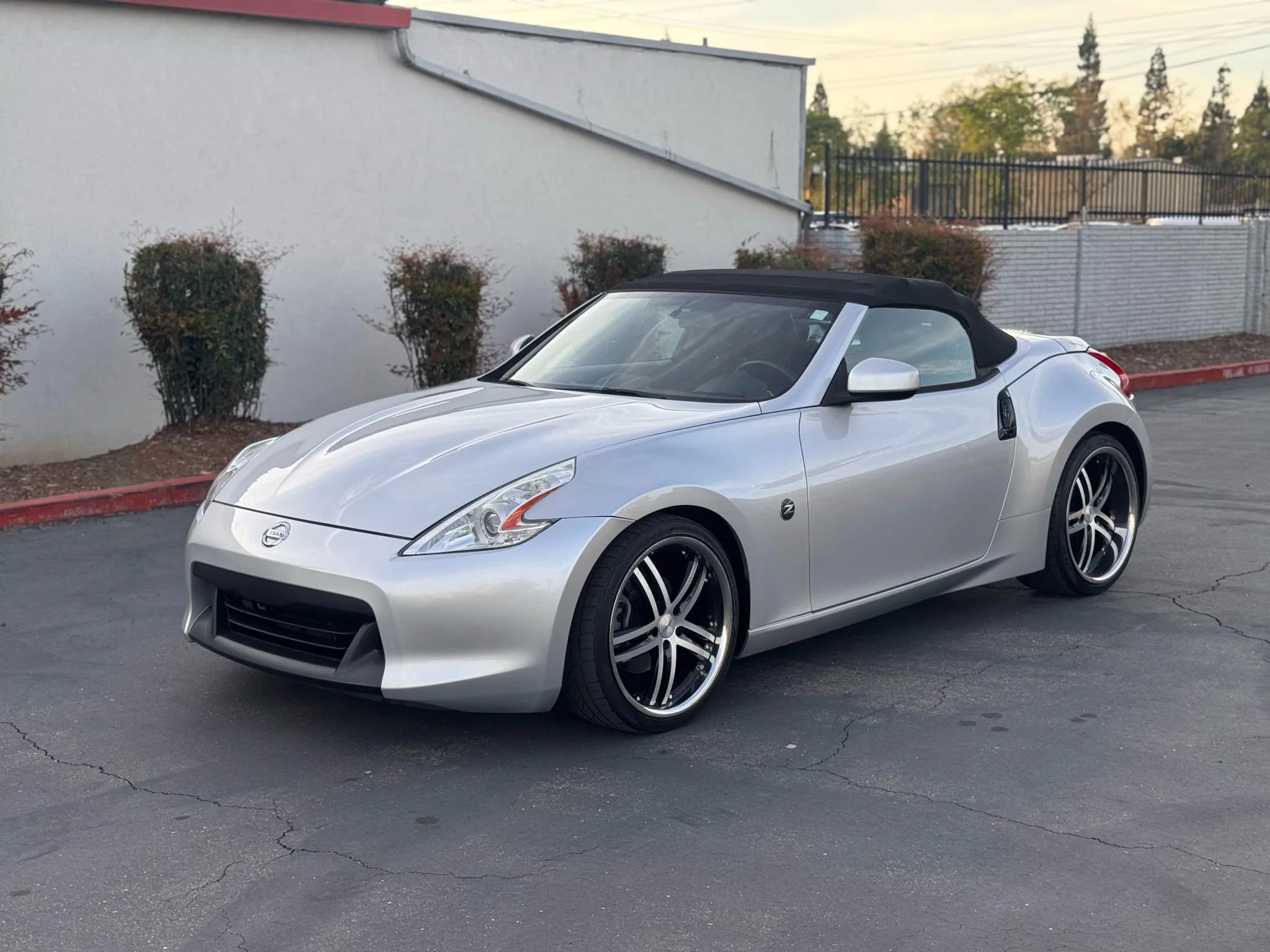 Used 2012 Nissan 370Z Roadster image 2