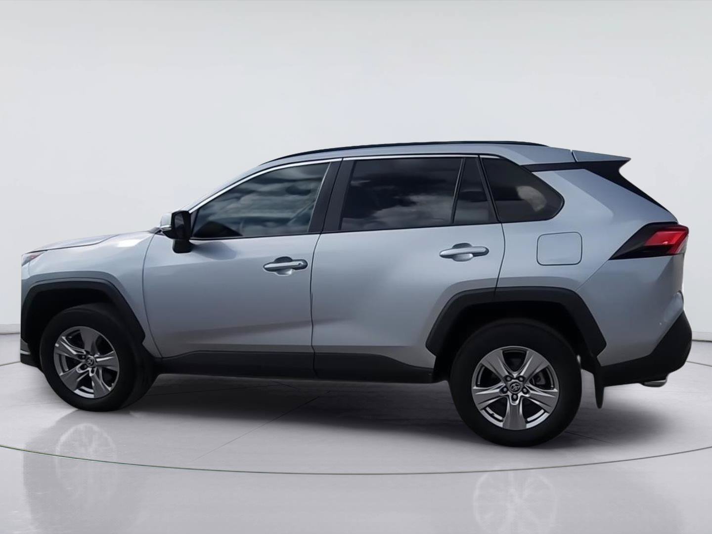 Used 2023 Toyota RAV4 XLE w/ Convenience Package FWD image 6