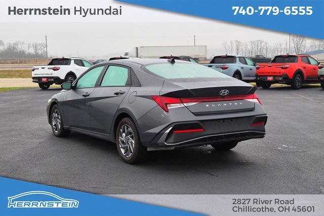 Used 2024 Hyundai Elantra SEL image 5