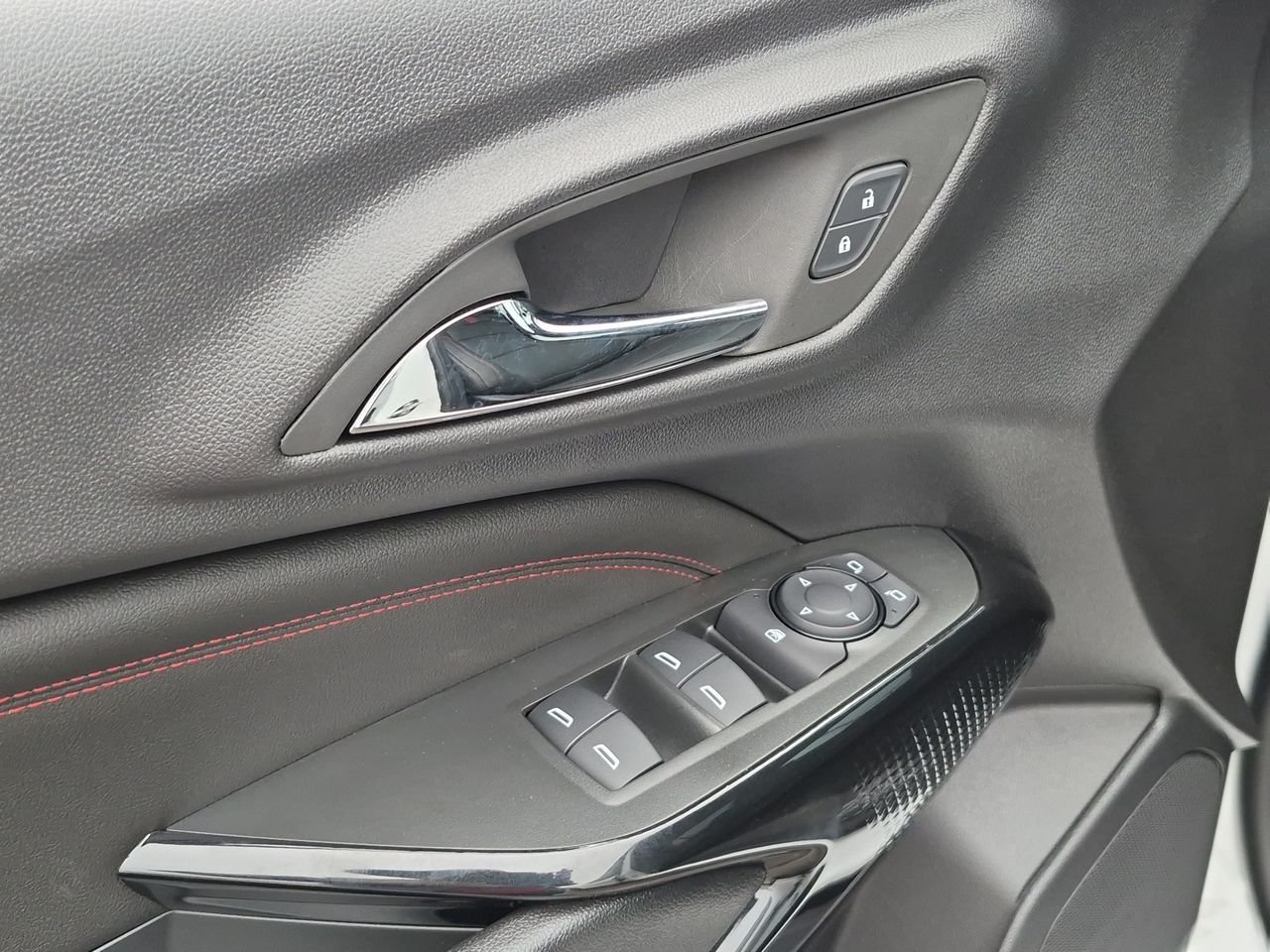 New 2026 Chevrolet Trax RS w/ Sunroof Package FWD image 24