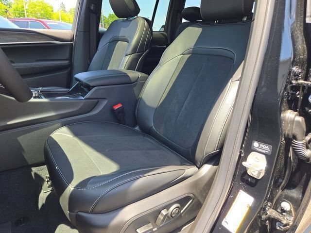 New 2026 Jeep Grand Cherokee Altitude AWD/4WD image 31
