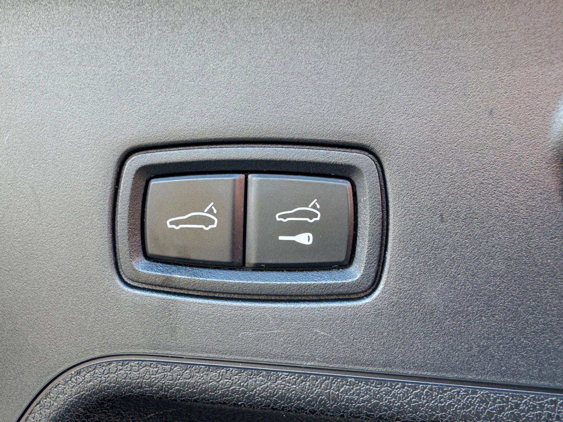 Used 2018 Porsche Panamera 4 image 11