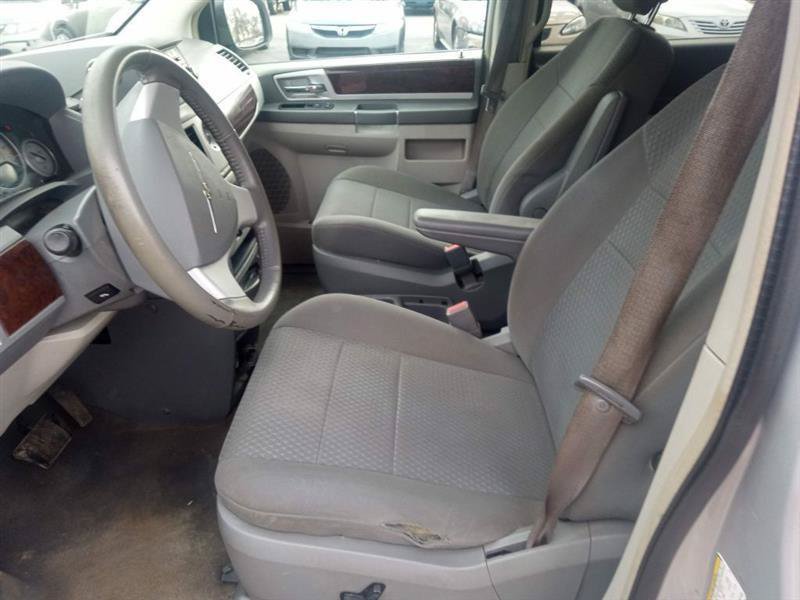 Used 2010 Chrysler Town & Country Touring FWD image 12