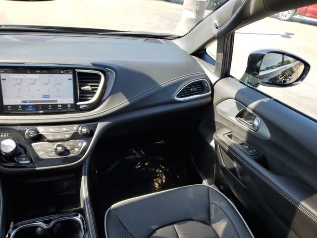 Used 2026 Chrysler Pacifica Limited AWD/4WD image 16