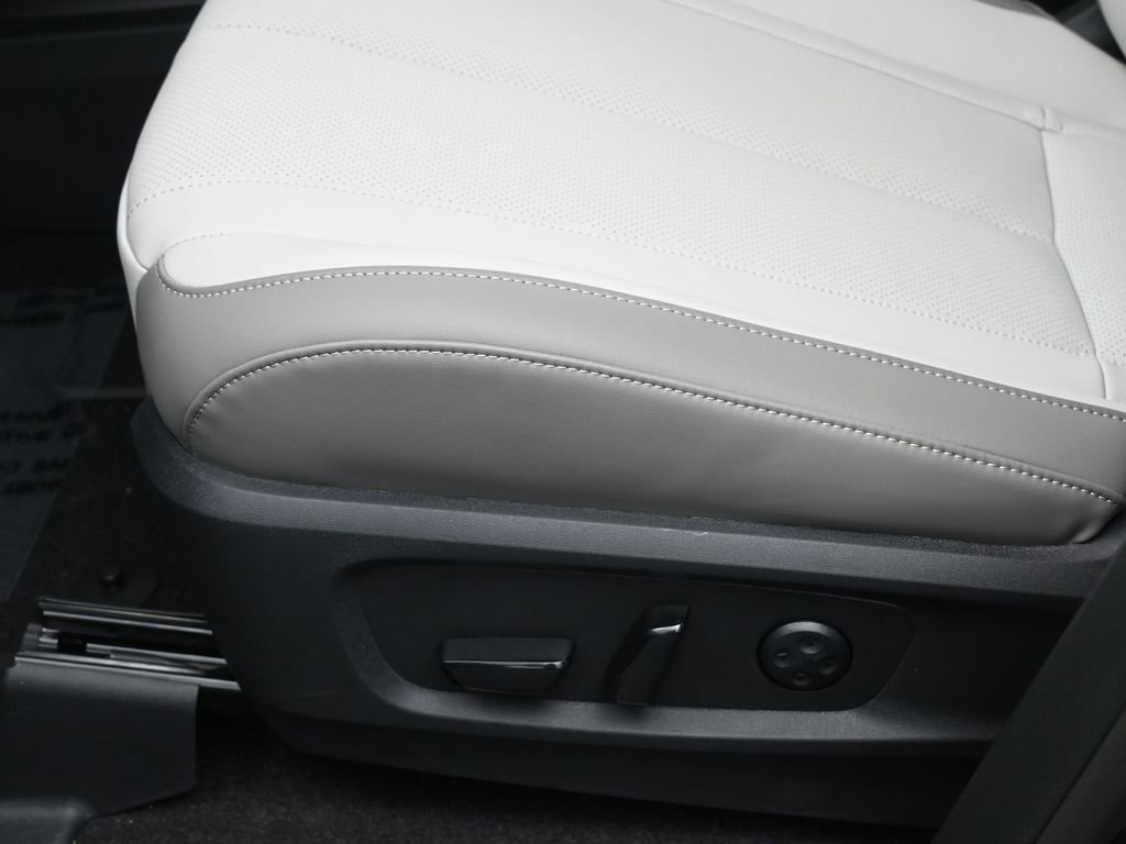 New 2026 INFINITI QX60 Luxe image 17