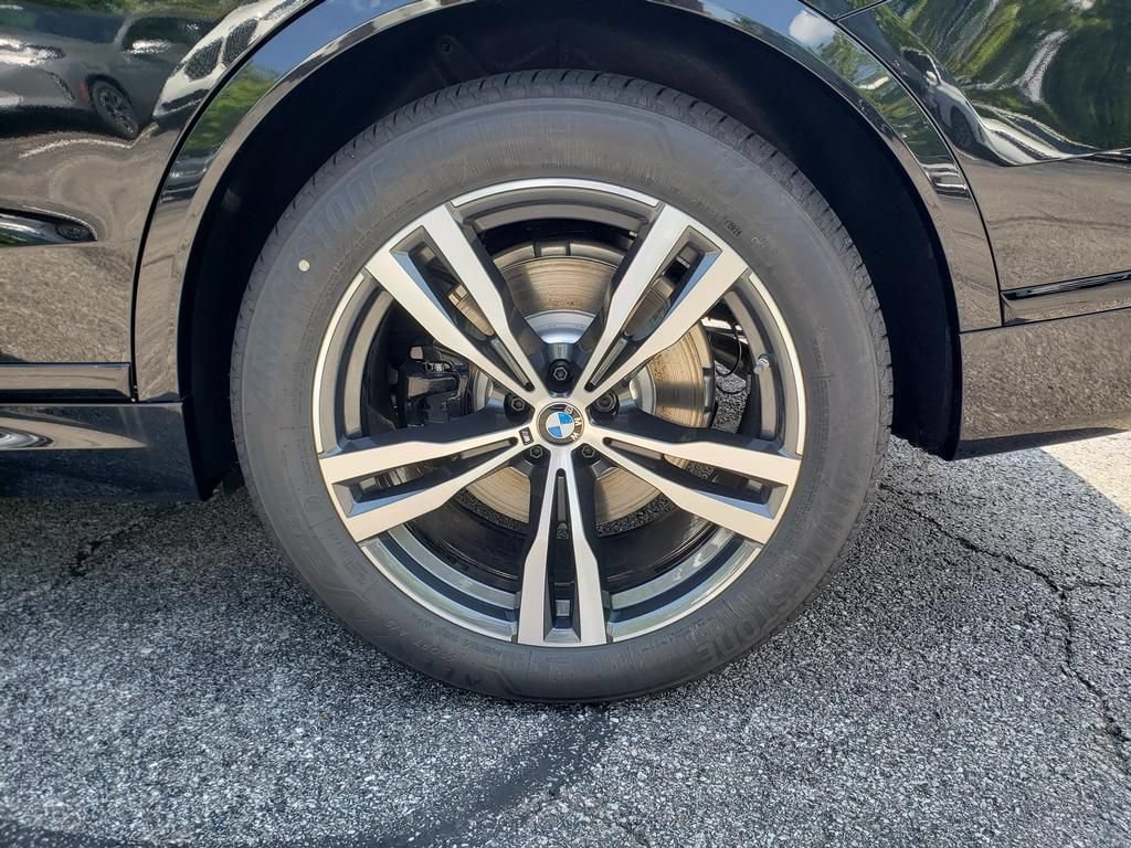 New 2027 BMW X7 xDrive40i w/ M Sport Package AWD/4WD image 12