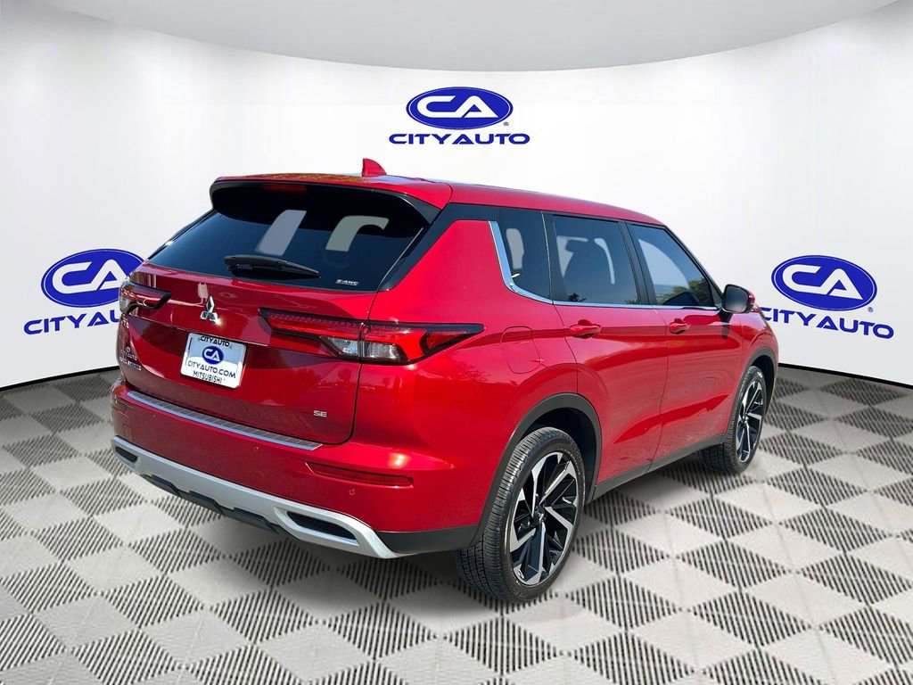 Used 2024 Mitsubishi Outlander SE Black Edition image 3