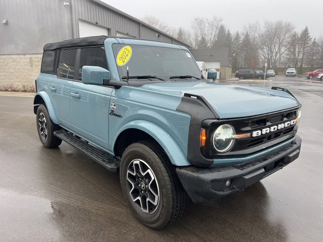 Used 2023 Ford Bronco Outer Banks image 3