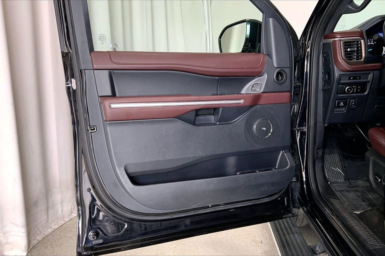 Used 2024 Ford Expedition Limited image 21