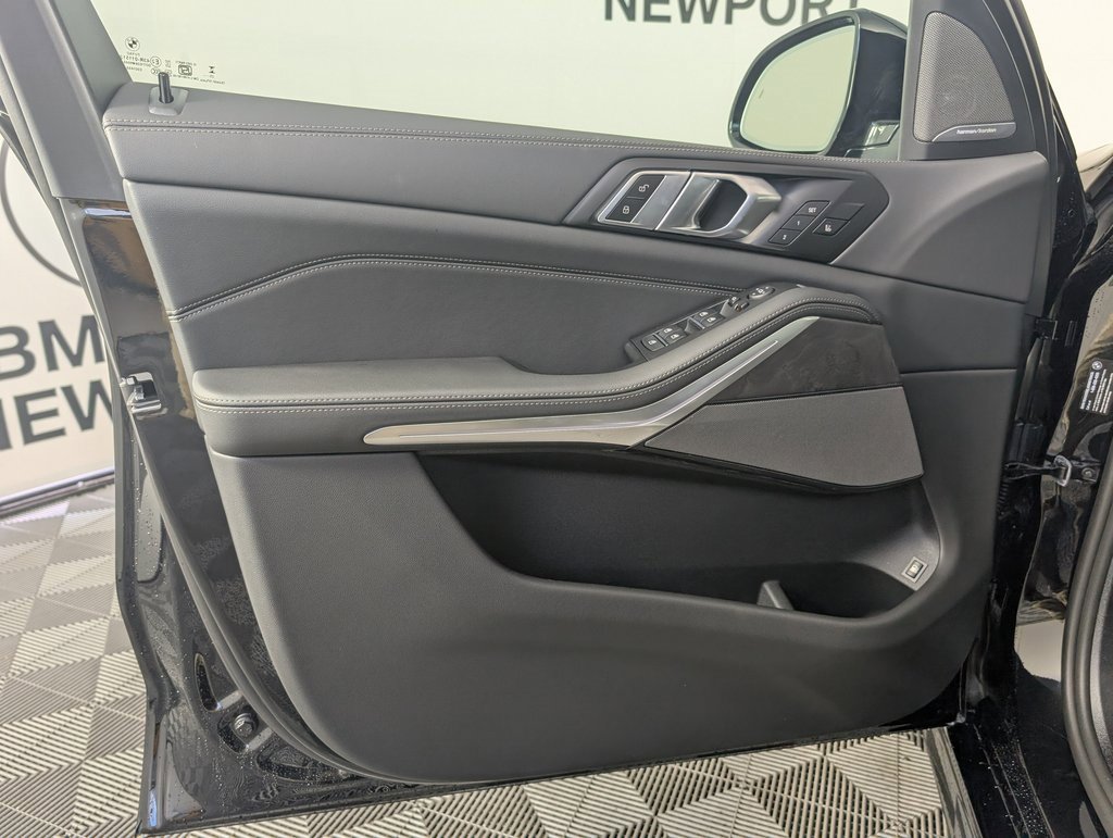 New 2026 BMW X5 xDrive50e w/ Executive Package image 16