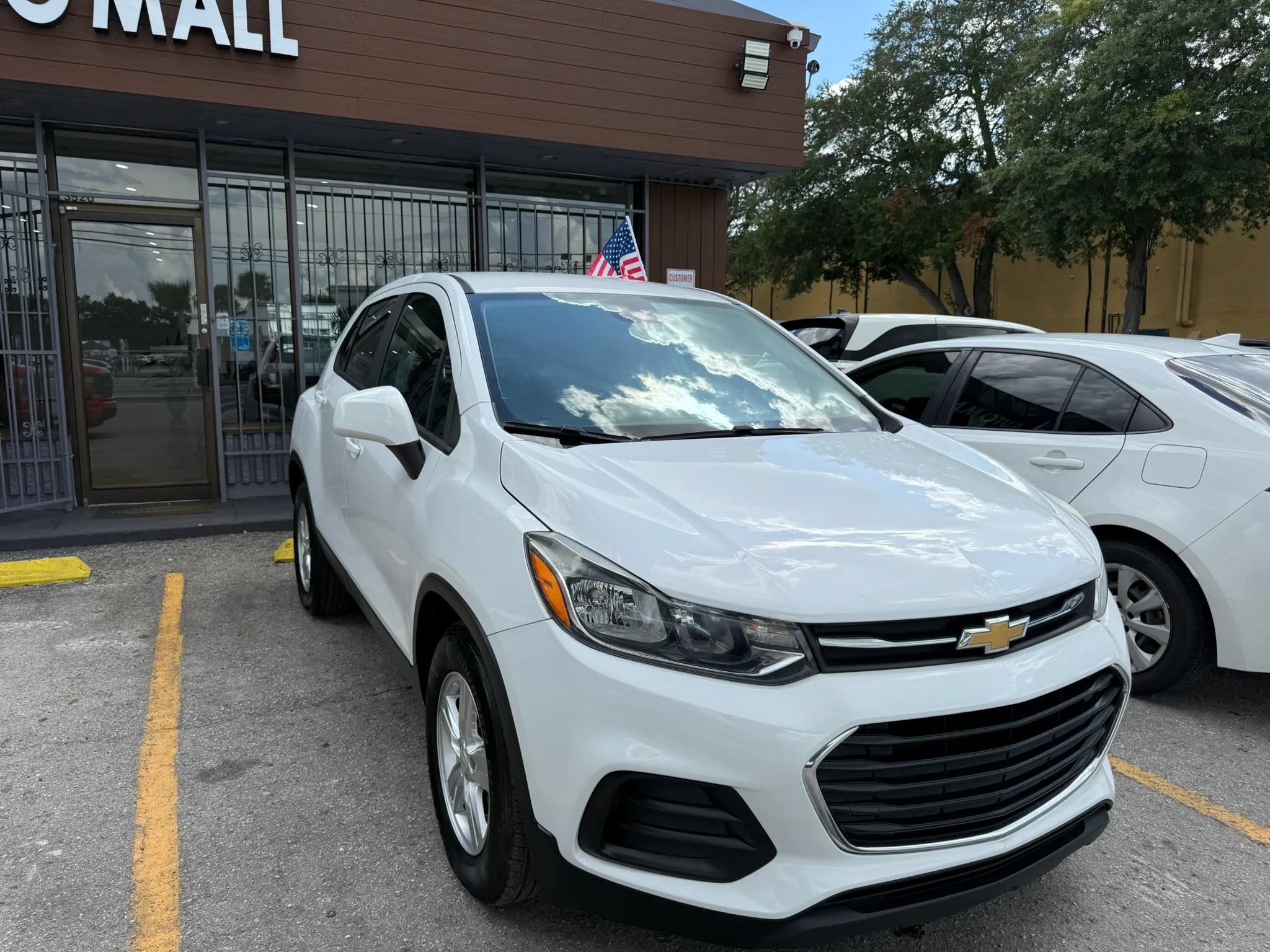 Used 2021 Chevrolet Trax LS w/ Tint and Cruise Package FWD image 3