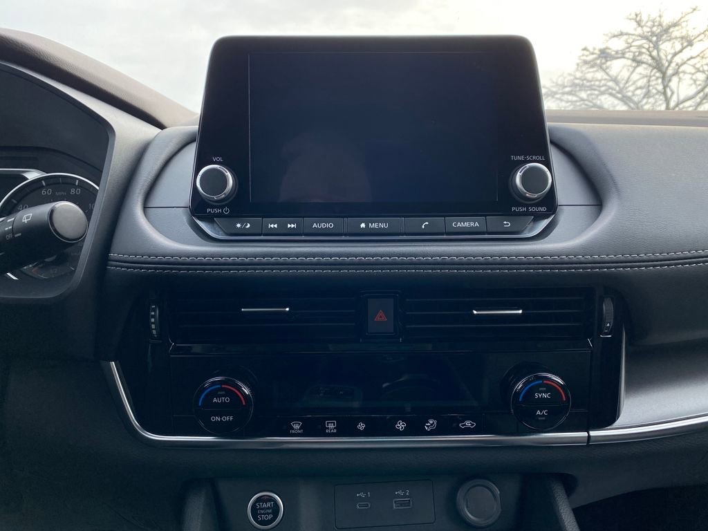 Used 2023 Nissan Rogue SV image 25