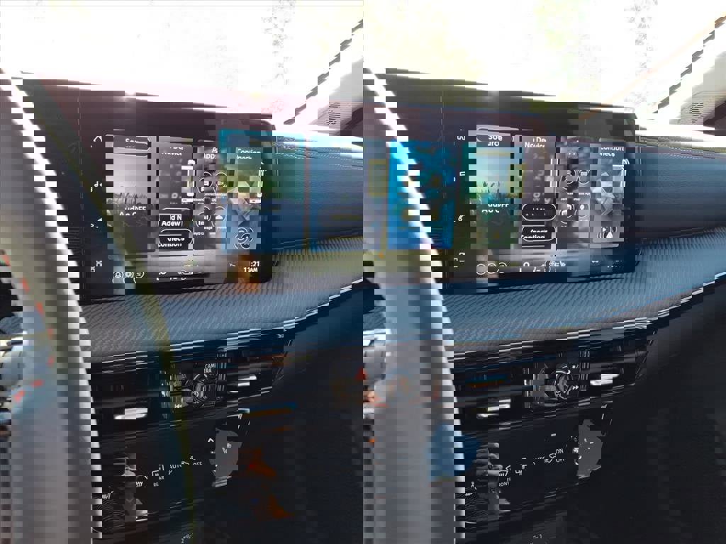 New 2026 Nissan Kicks SR w/ Cold Weather Package image 8