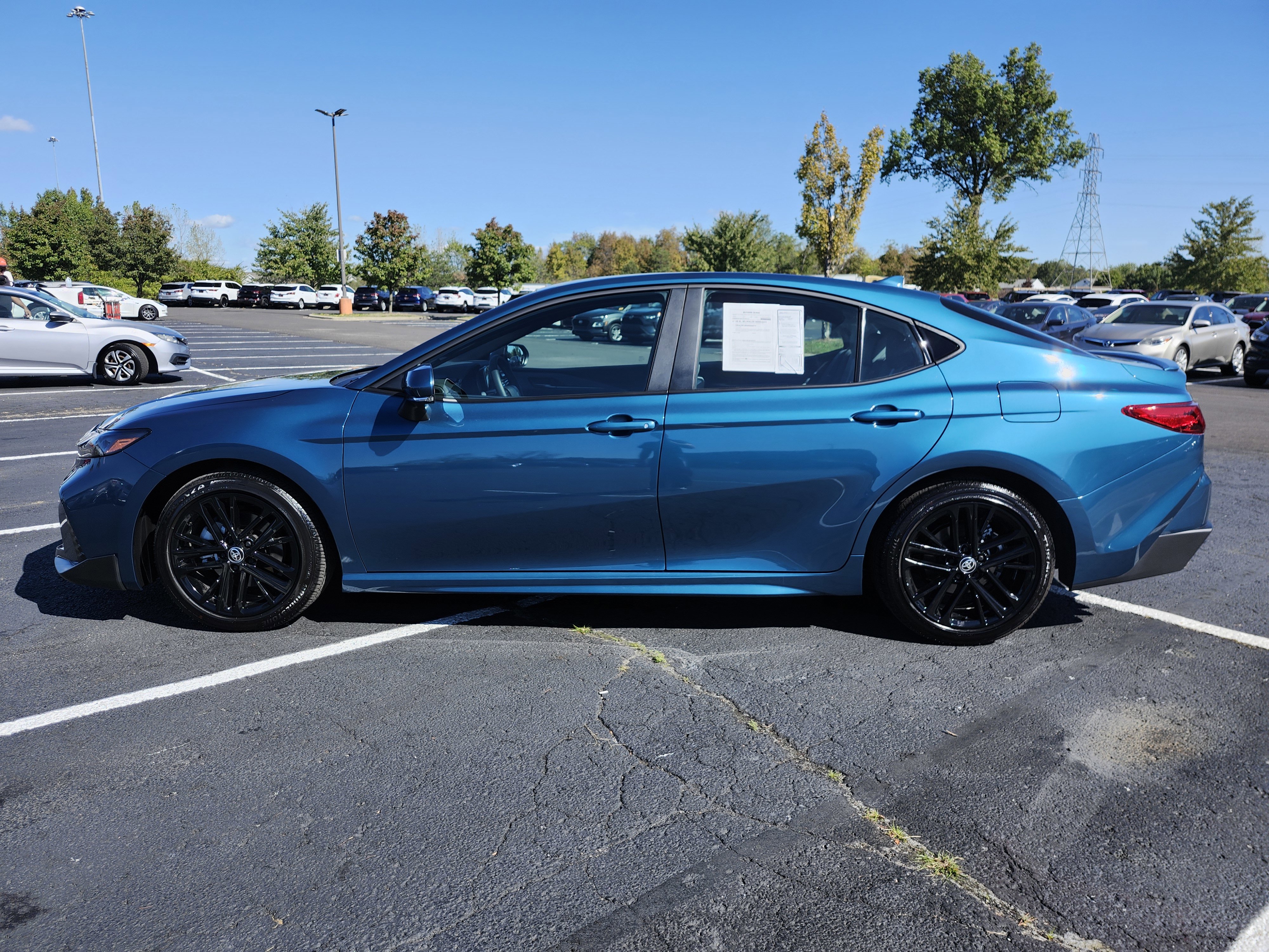 Used 2025 Toyota Camry LE image 7