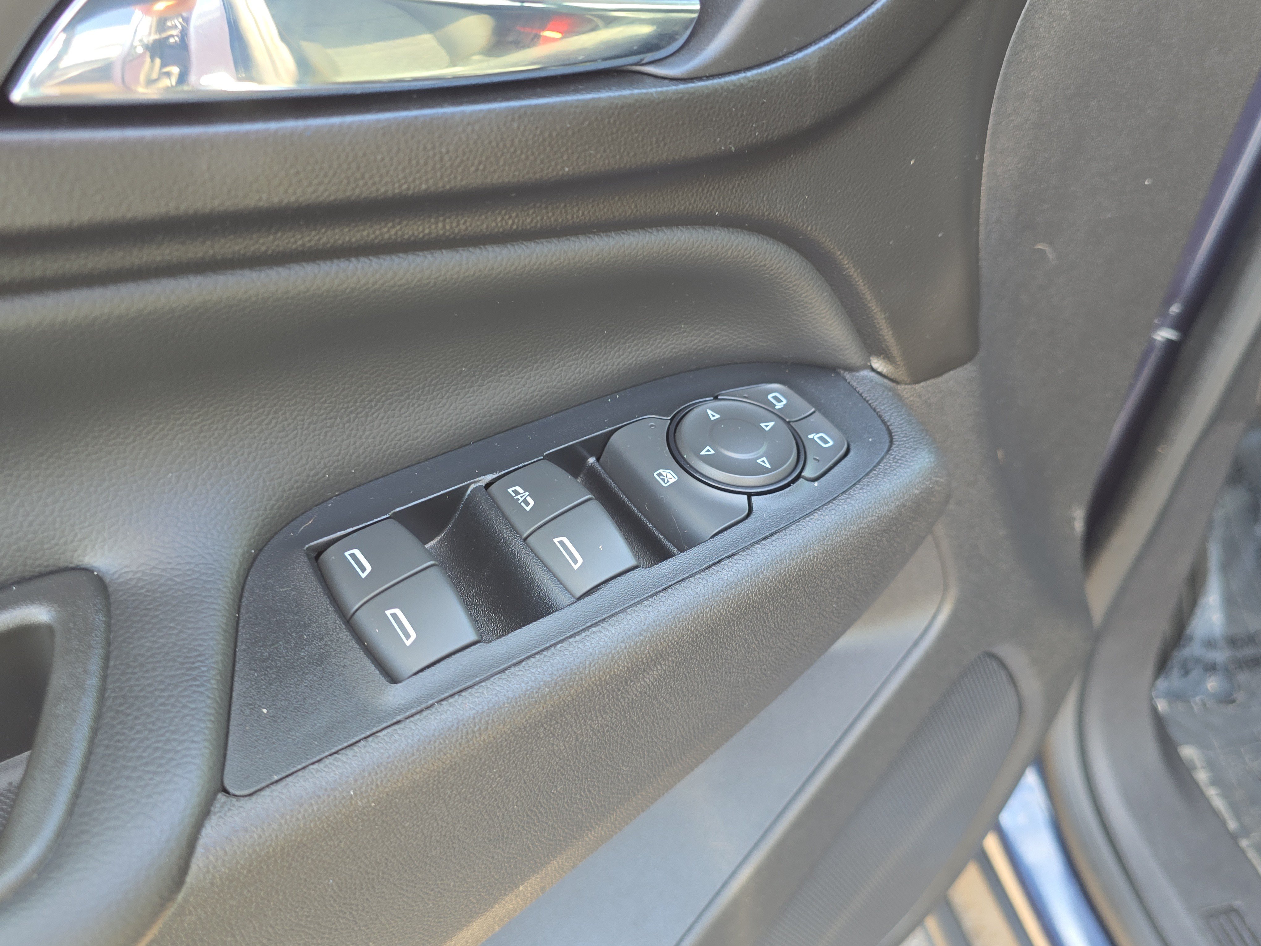 Used 2018 Chevrolet Equinox LT FWD image 19