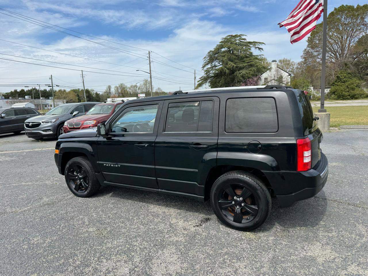 Used 2012 Jeep Patriot Latitude w/ Altitude Pkg image 3
