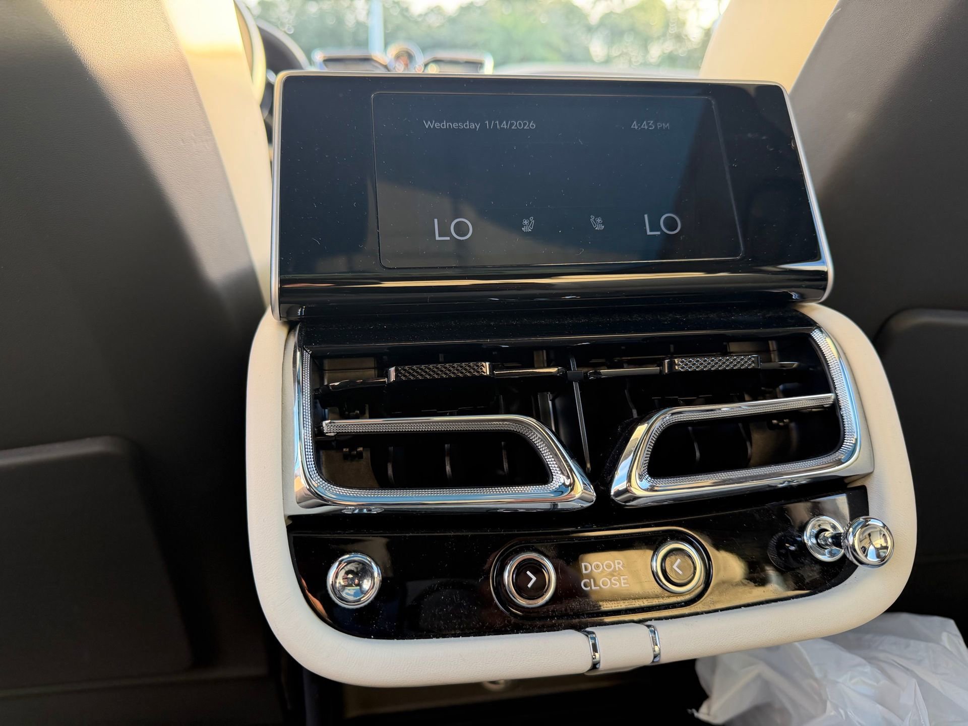 Used 2023 Bentley Bentayga Extended Wheelbase image 20