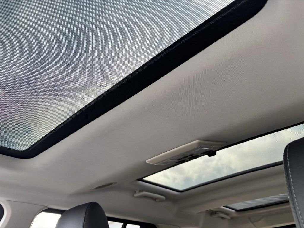 Used 2015 Land Rover LR4 HSE LUX image 25