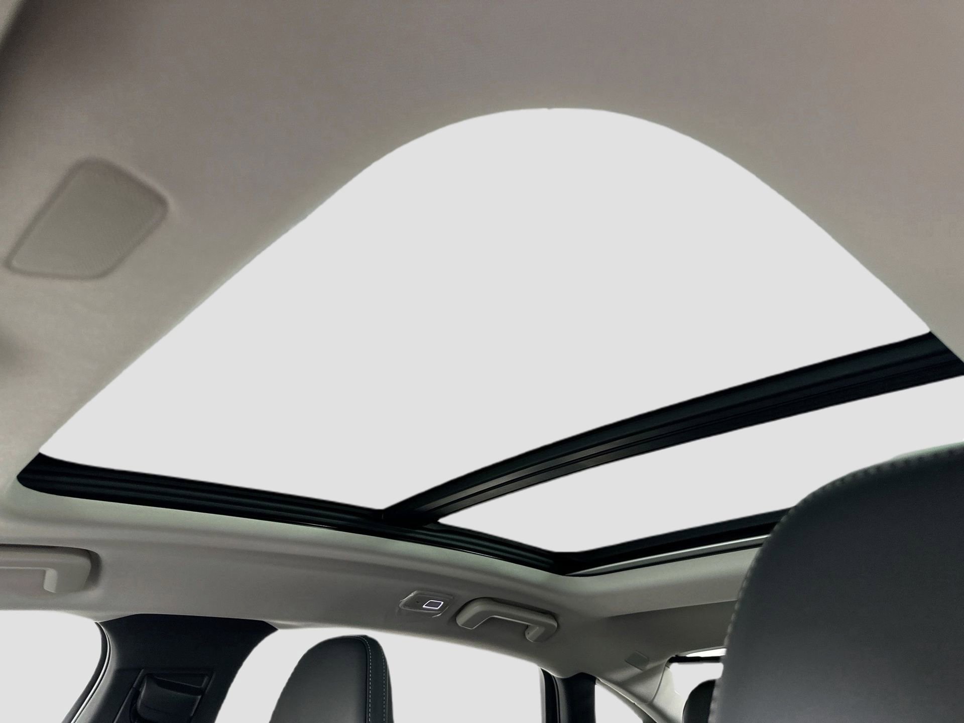 New 2025 Volvo S90 T8 Ultra image 21