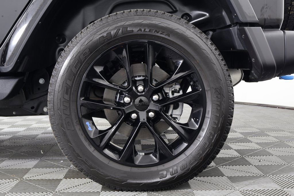 Used 2023 Jeep Wrangler Unlimited Sahara w/ Cold Weather Group image 16