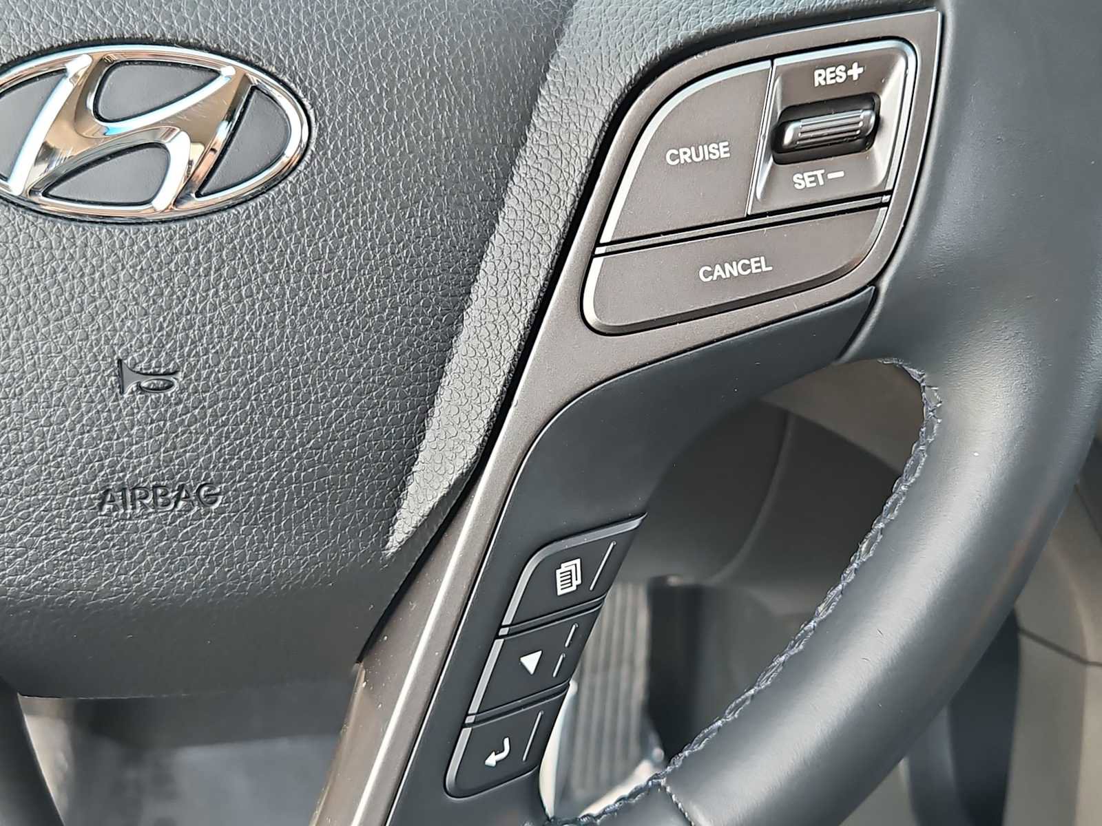 Used 2018 Hyundai Santa Fe Sport 2.0T w/ Cargo Package image 24