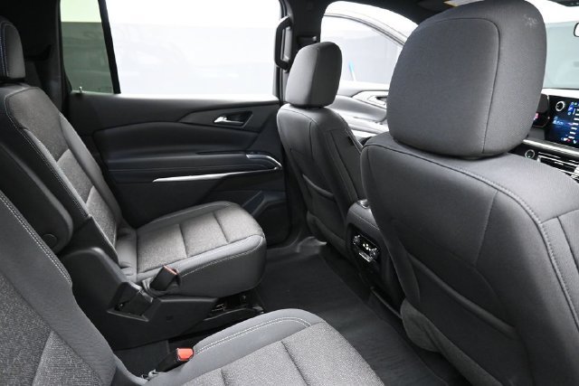Used 2025 Chevrolet Traverse LT FWD image 32