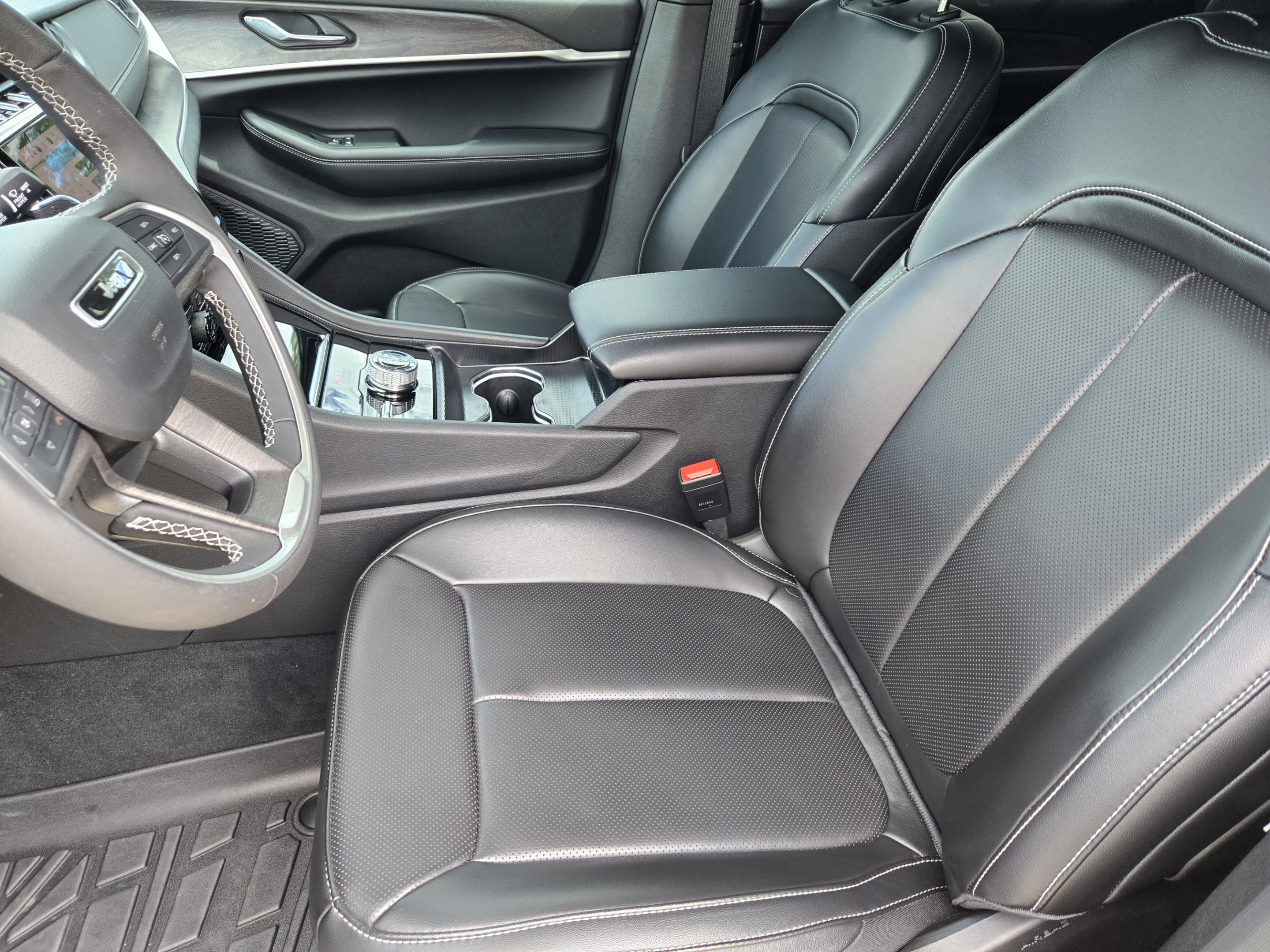 Used 2025 Jeep Grand Cherokee L Limited w/ Luxury Tech Group II AWD/4WD image 9