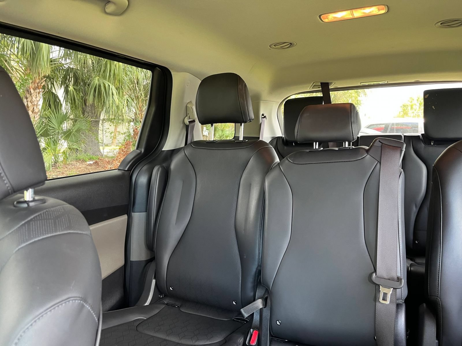 Used 2026 Kia Carnival FWD image 40